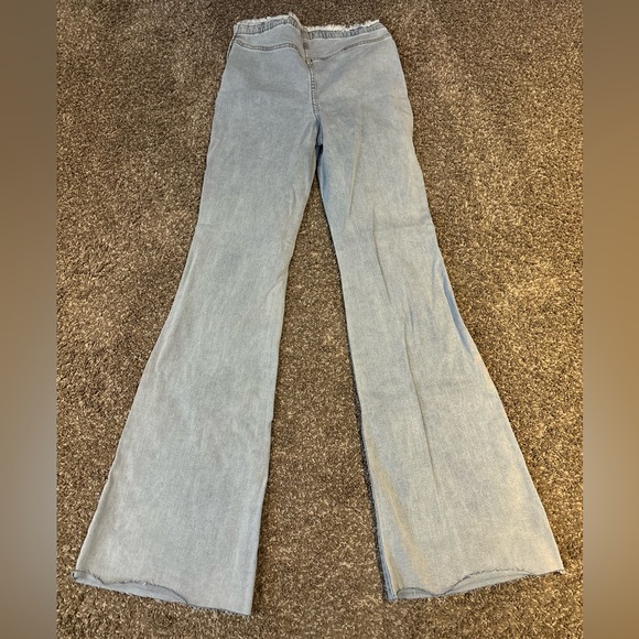 Wild Fable Low Rise Flare Size 4 Women’s Pants Jeans - Picture 3 of 4